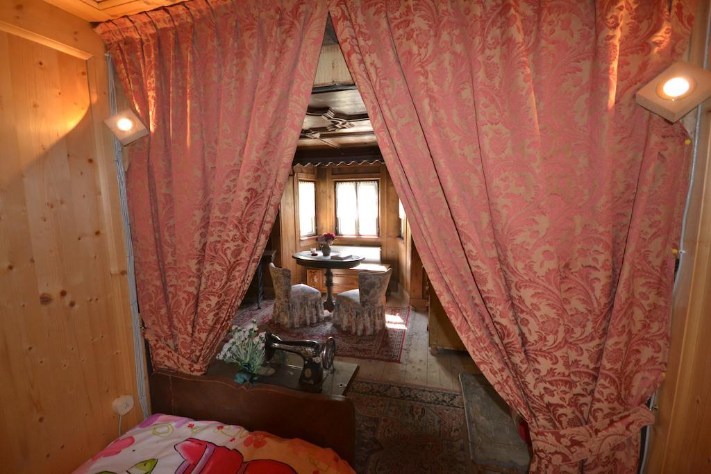 B&B La Tana Dell'Orso - Die Baerenhoehle カステッロ・ディ・フィエンメ 部屋 写真