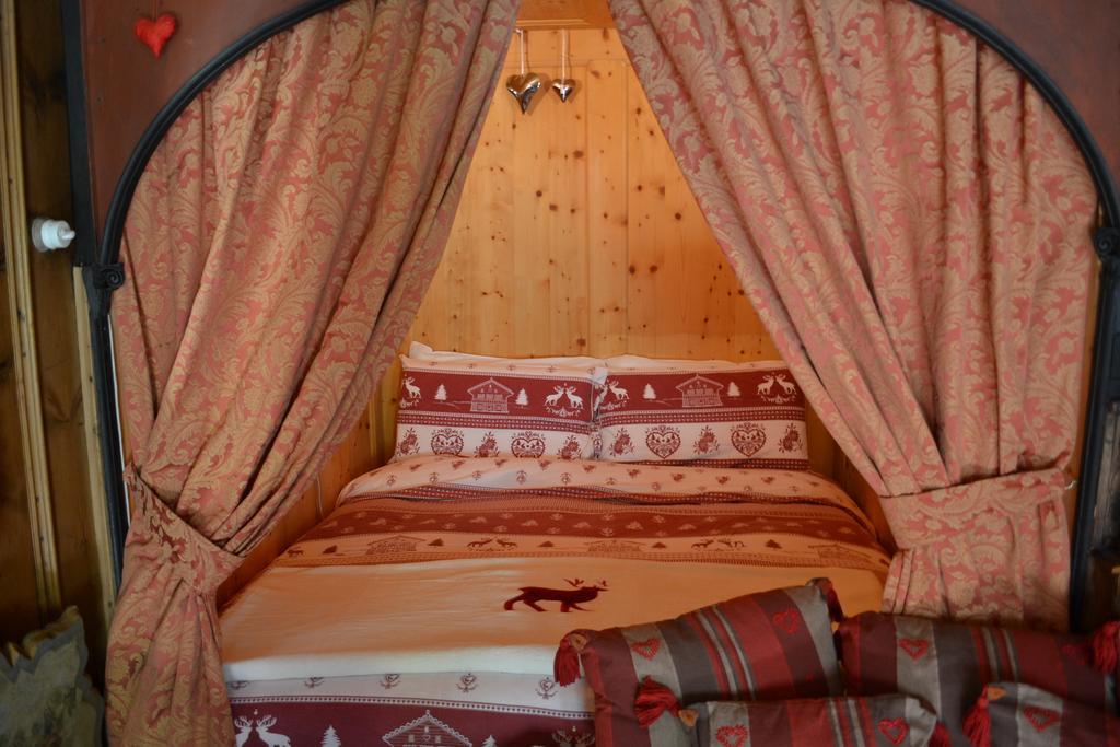 B&B La Tana Dell'Orso - Die Baerenhoehle カステッロ・ディ・フィエンメ エクステリア 写真